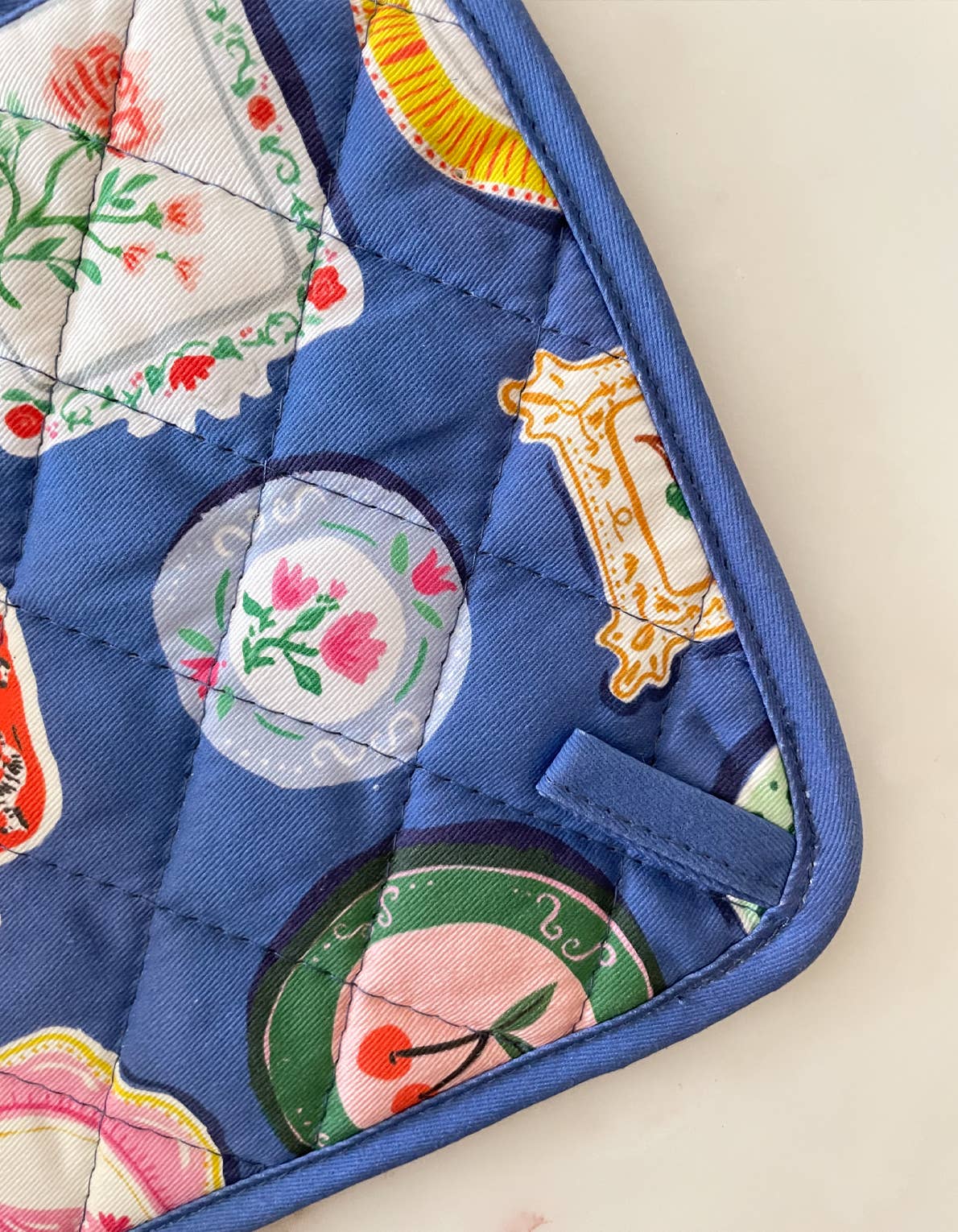 Dinner Plates Oven Mitt + Pot Holder Set - Downerss