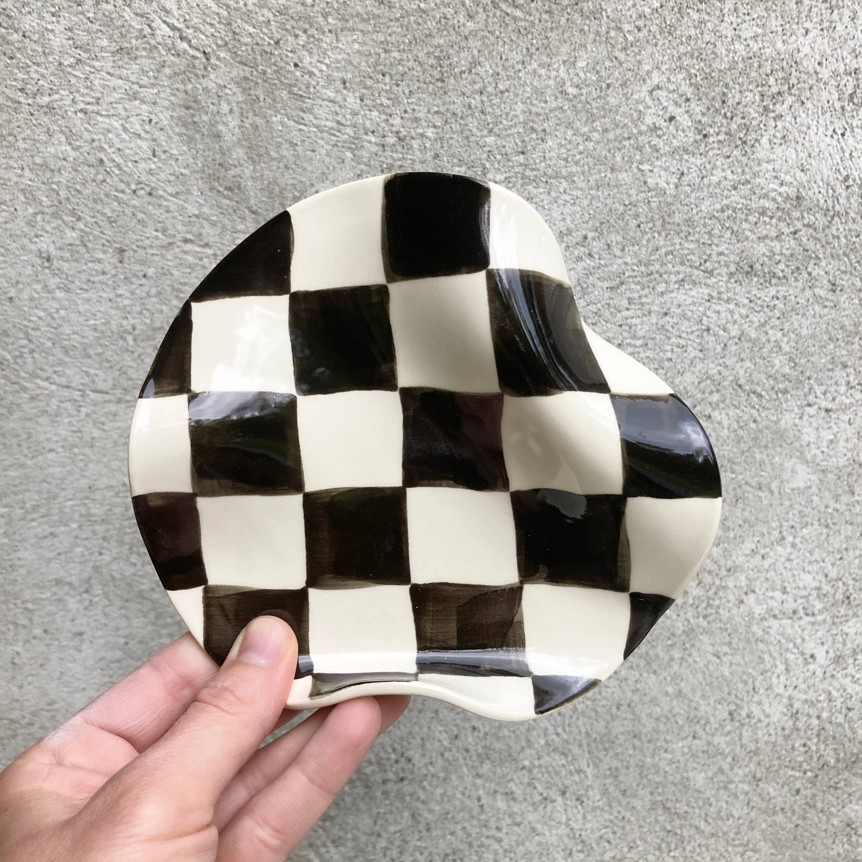 Checker Wavy Dish - Black - Downerss