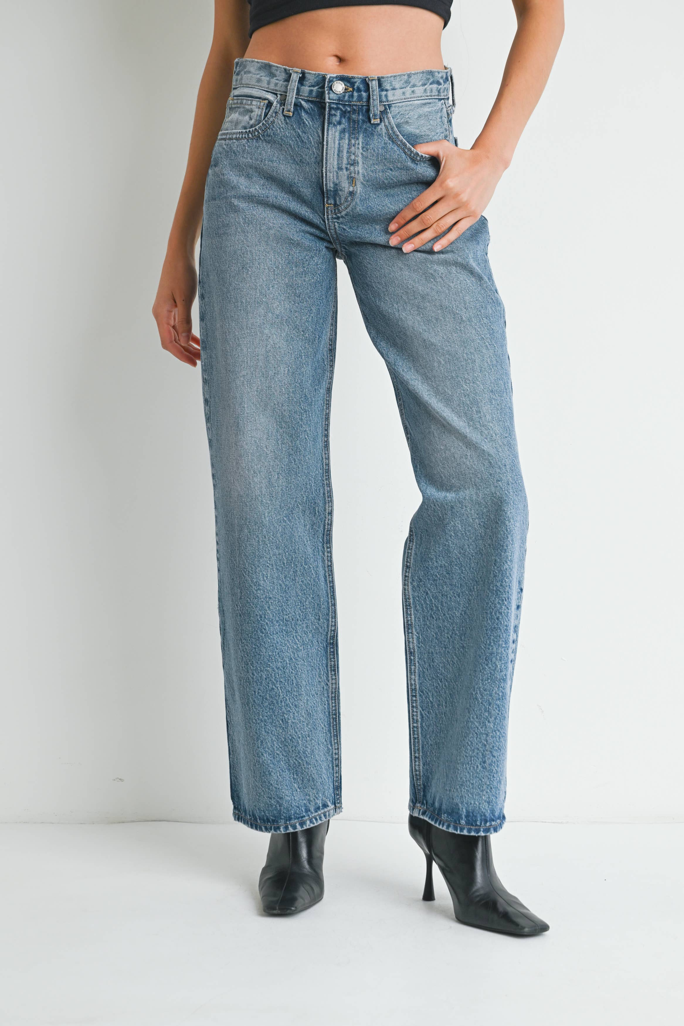 Relaxed Straight Jean - Medium Wash
