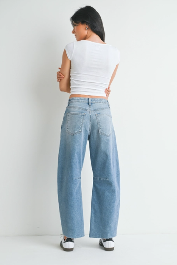 Light Denim Barrel Jeans With Seam