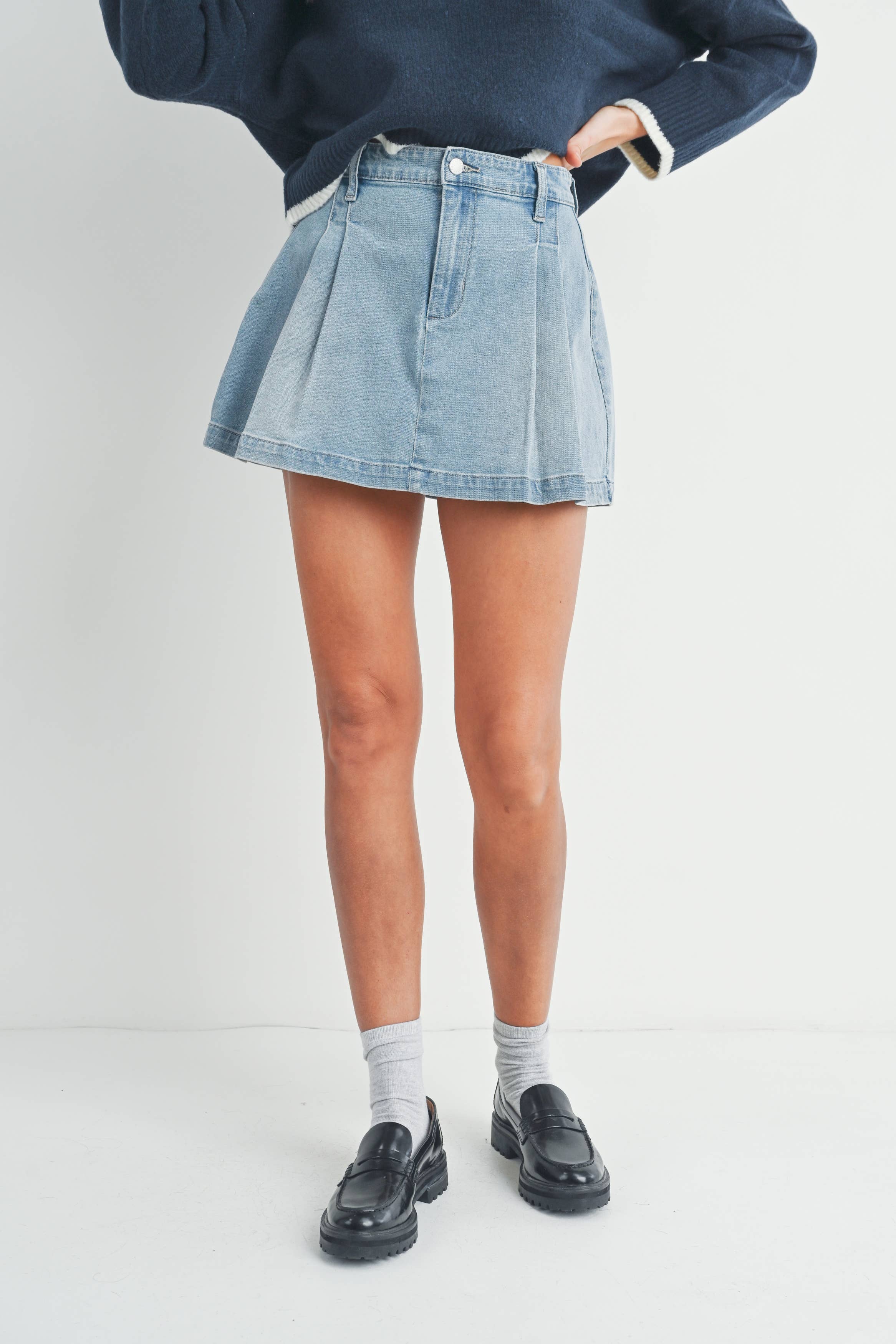 Low Rise Pleated Skirt