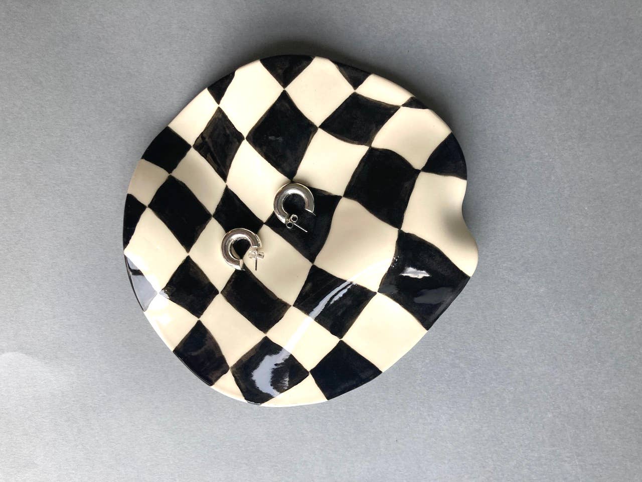 Checker Wavy Dish - Black
