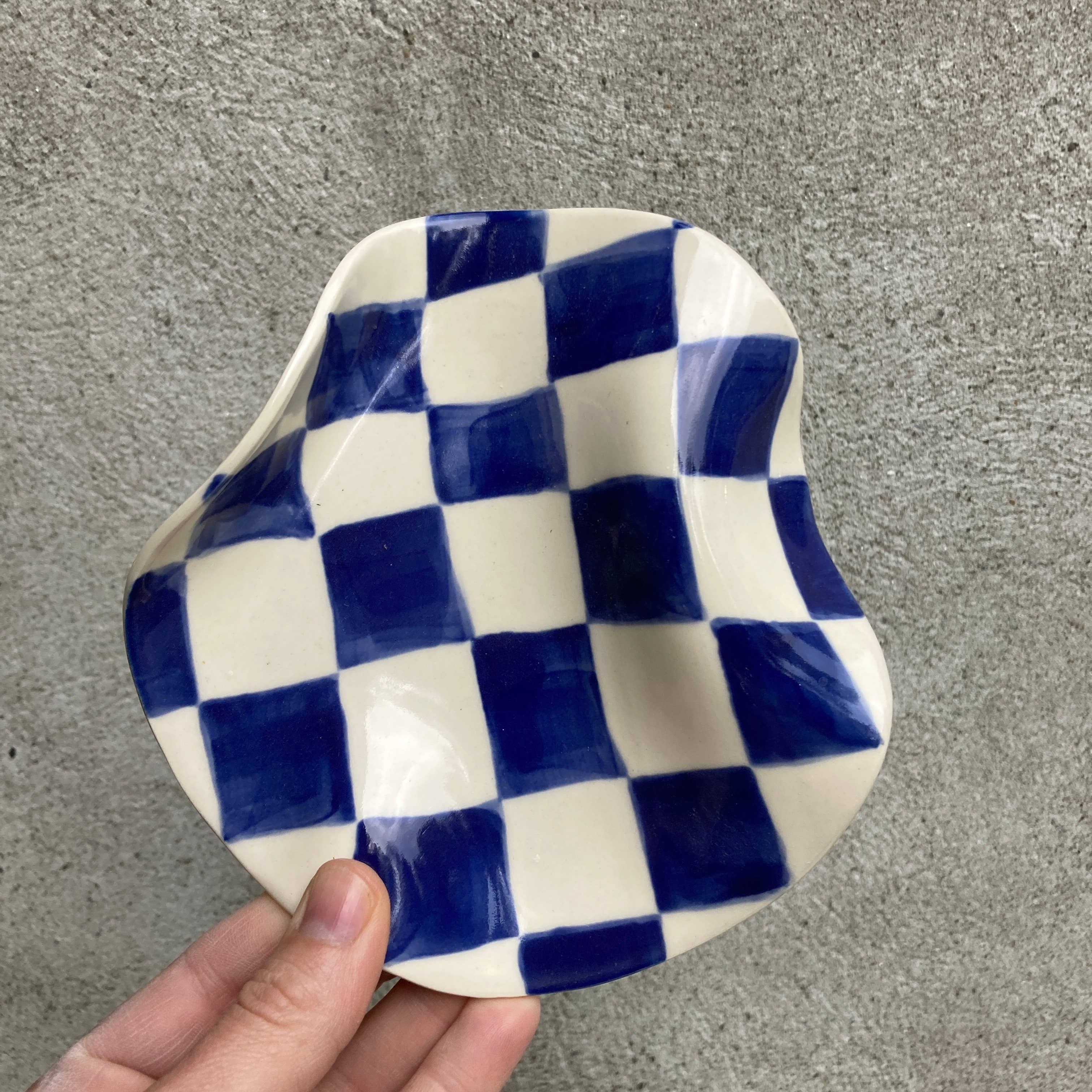 Checker Wavy Dish - Black - Downerss