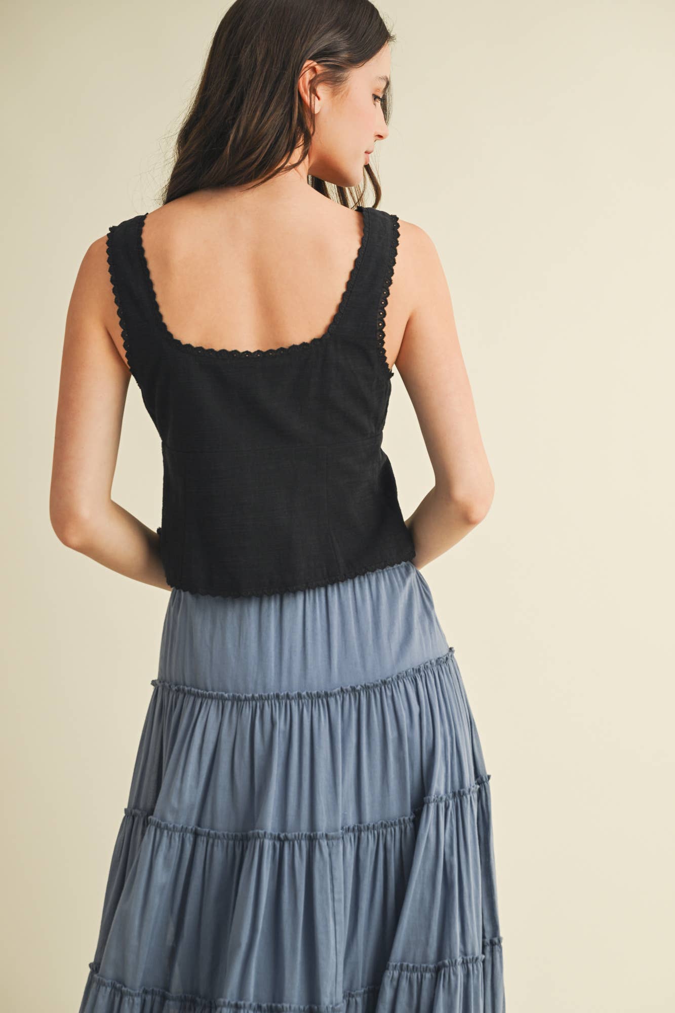 Scallop Trim Edge Tie Front Sleeveless Top - Black