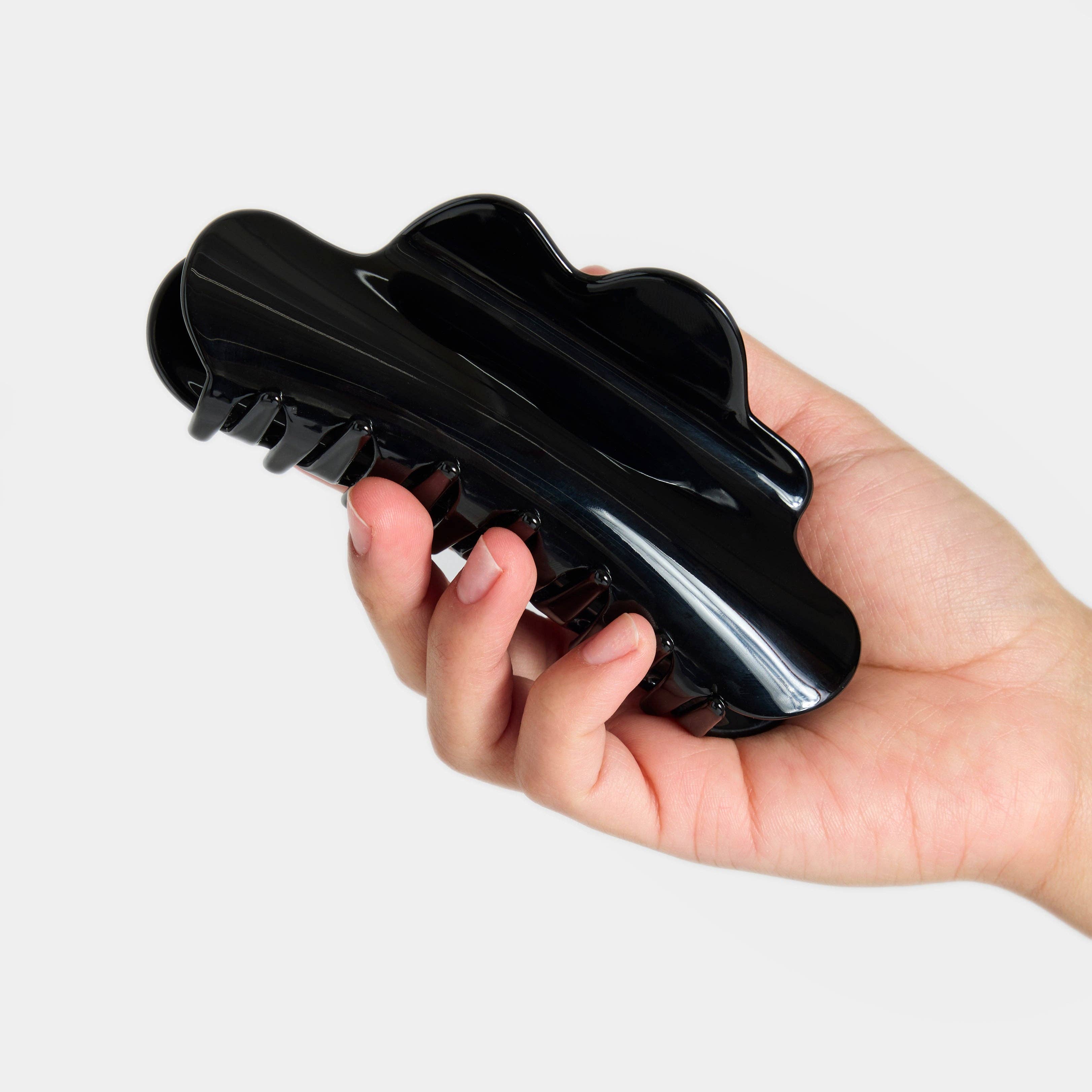 Nimbus Claw in Black - Downerss