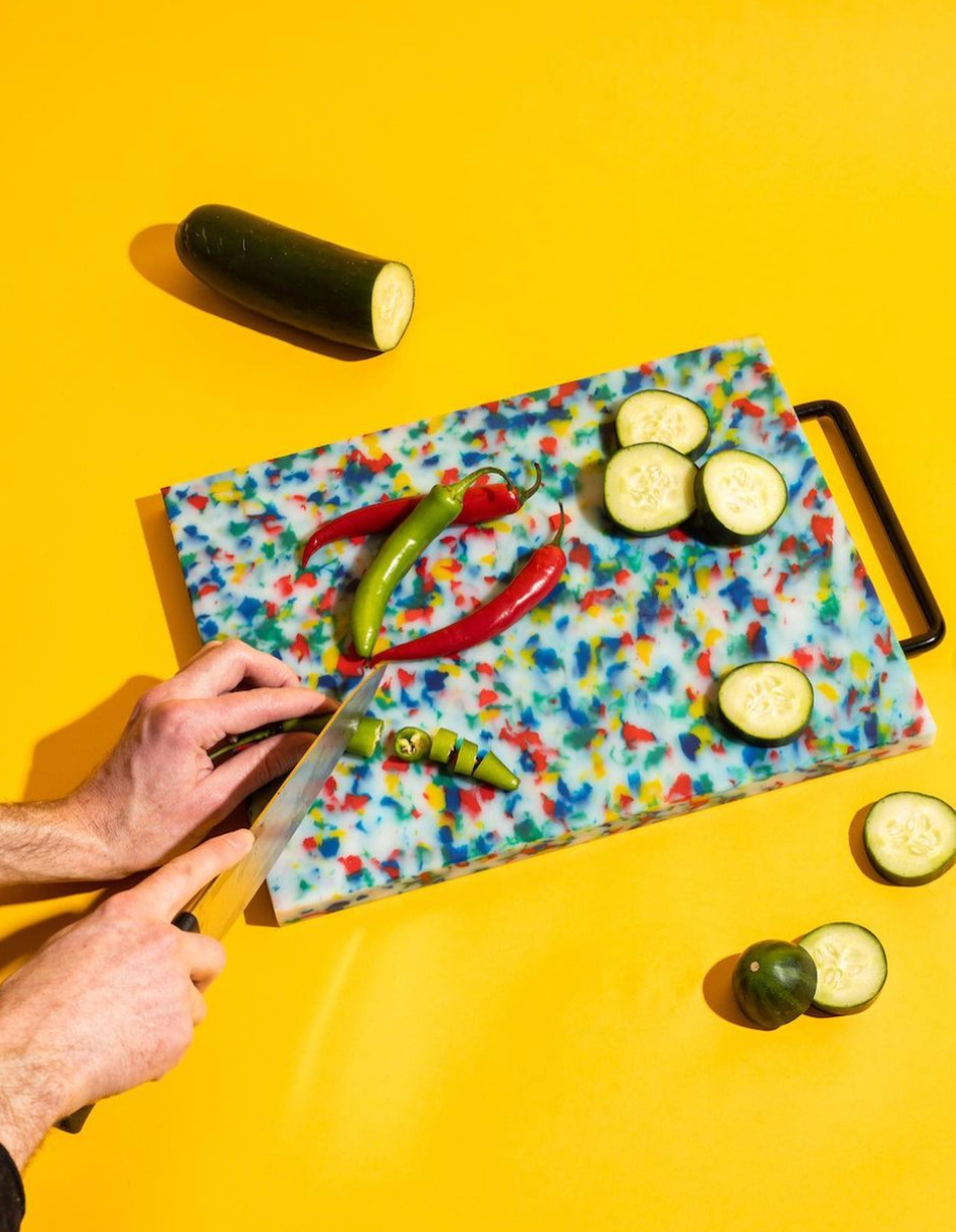 SMALL CUTTING BOARD - MULTI CONFETTI - Downerss