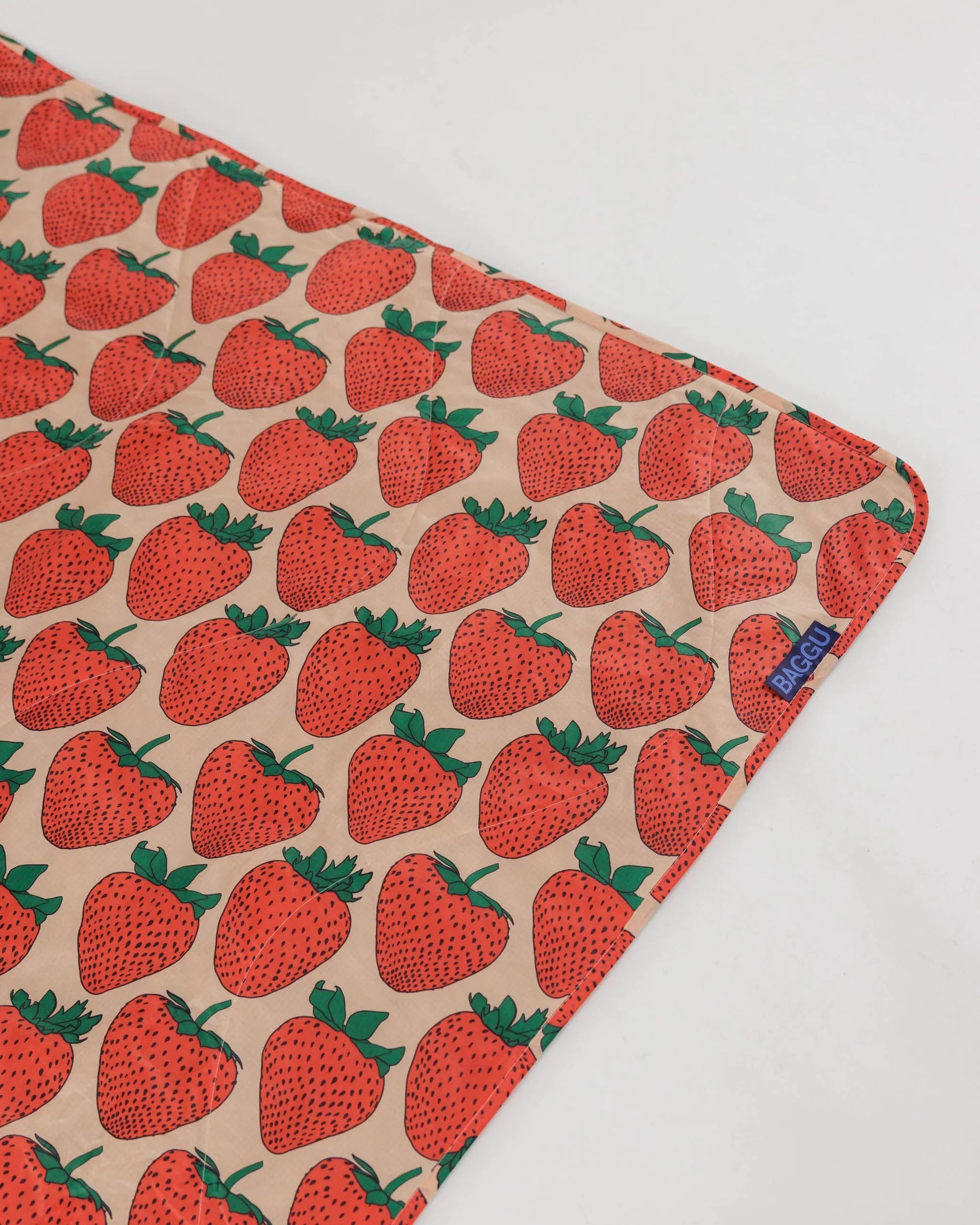 Puffy Picnic Blanket - Strawberry 