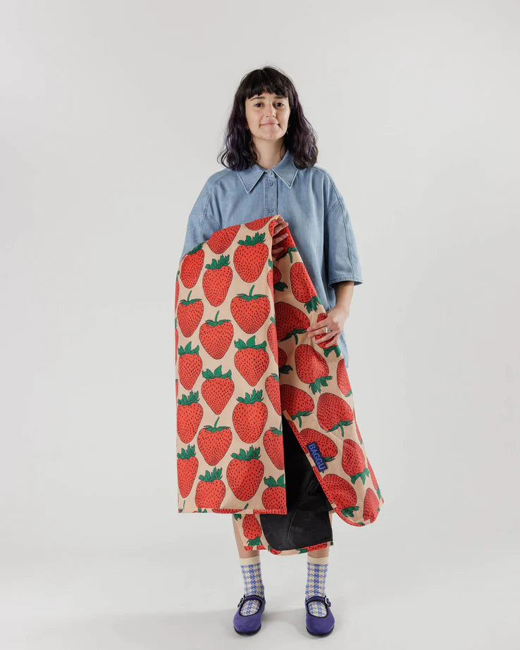 Puffy Picnic Blanket - Strawberry 